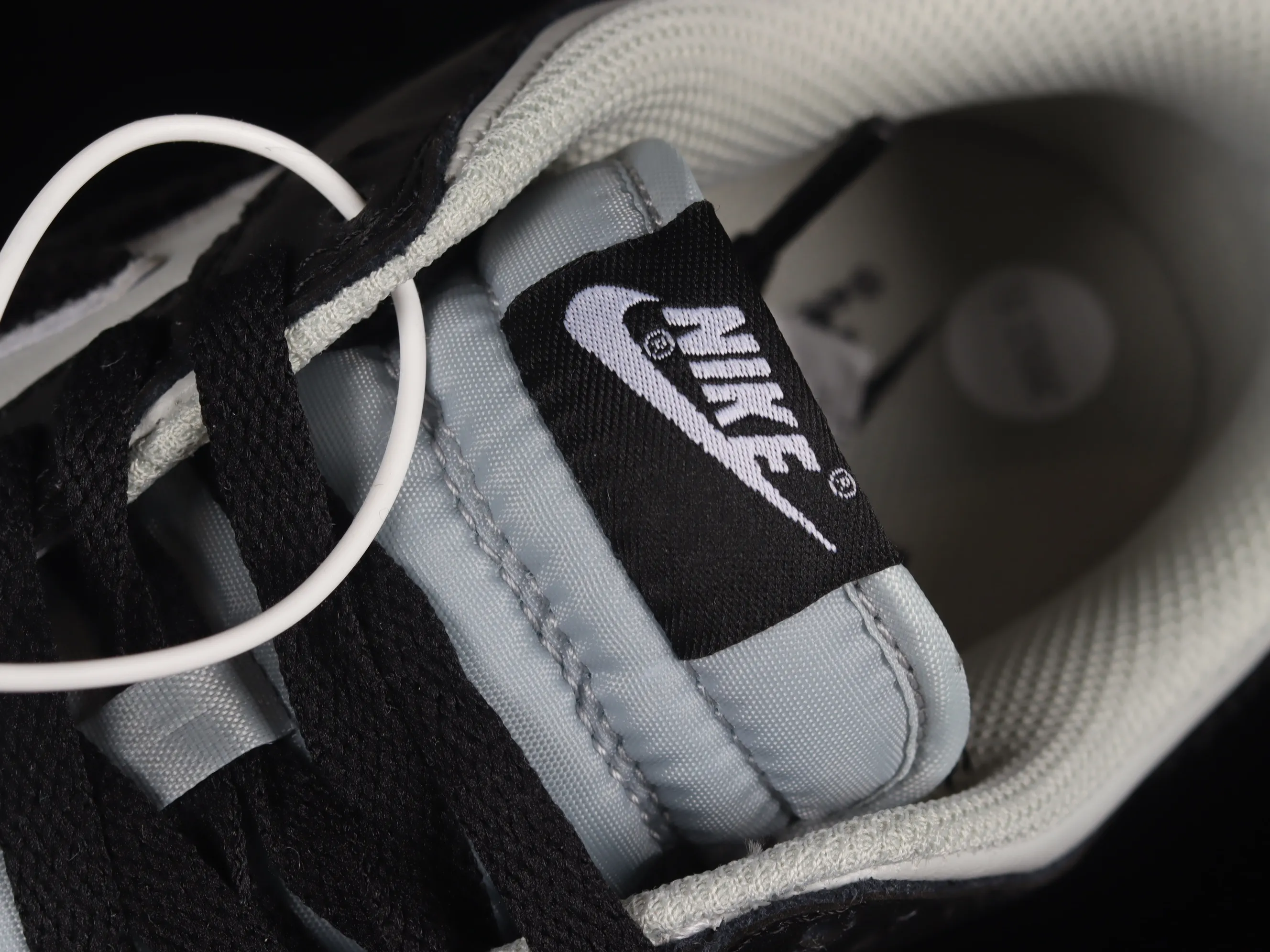 All Categories Nk SB Dunk Series Nk SB Dunk Low Low-top sneakers Cost-effective version Nk Dunk Low "Chenille" plush black hook SB low-top sports and leisure sneakers DQ7683-001